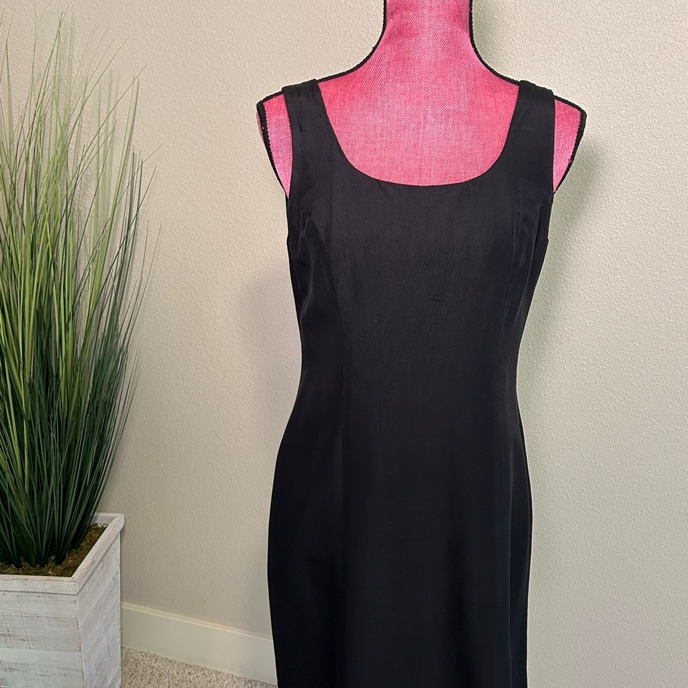 Elegant Black Sleeveless Silk Dress